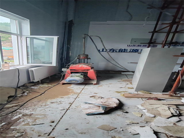 囊谦地基基础下沉墙体裂缝加固注浆顶升施工